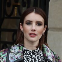 El exagerado beauty look de Emma Roberts