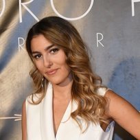 Anna Ferrer Padilla con ondas y a lo loco