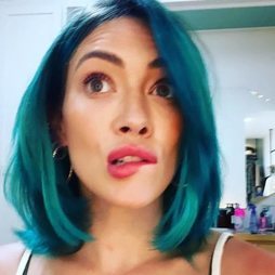 Hilary Duff se pasa al azul durante el confinamiento