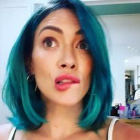 Hilary Duff se pasa al azul durante el confinamiento
