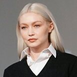 Gigi Hadid pasa del rubio platino al blanco en cuestión de minutos